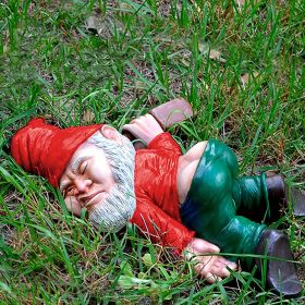 1pc Drunken Garden Gnome Statue (Color: Drunk-red)